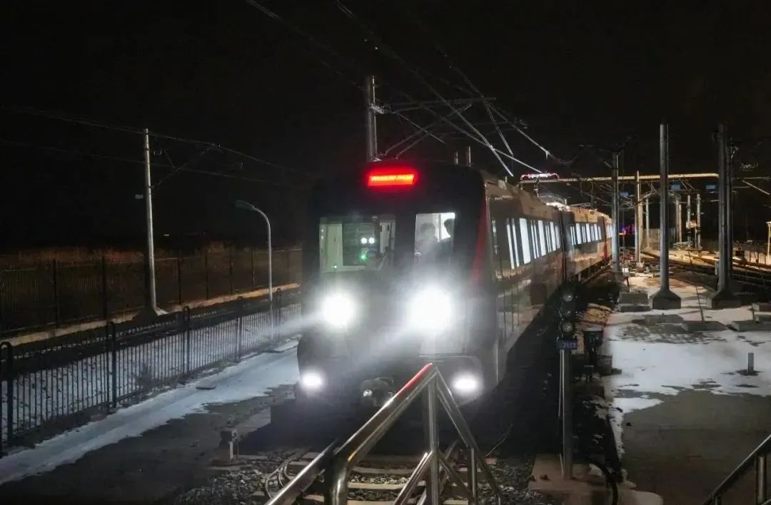 新进展！津静市域（郊）铁路首开段电动客车在5号线进行首次“国产化”信号系统调试