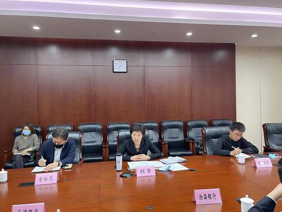 市国资委召开市属法人银行专项工作座谈会