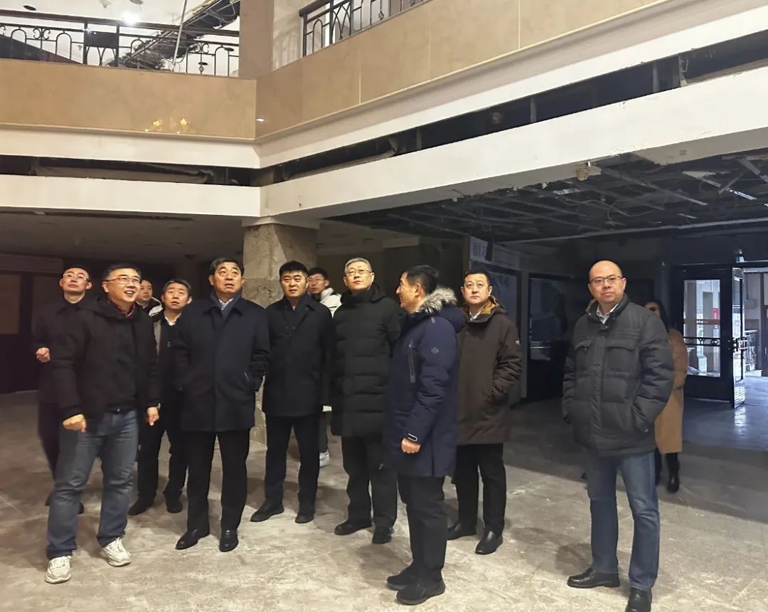 王志勇陪同国家文物局党组成员、副局长关强一行到劝业场调研