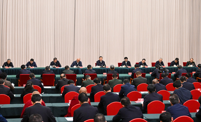 习近平在听取西藏自治区党委和政府工作汇报时强调：<br>全面贯彻新时代党的治藏方略<br>努力建设团结富裕文明和谐美丽的社会主义现代化新西藏